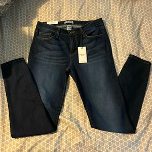 31/13 - JUDY BLUE SKINNY-NON•DISTRESSED-DARK•WASH